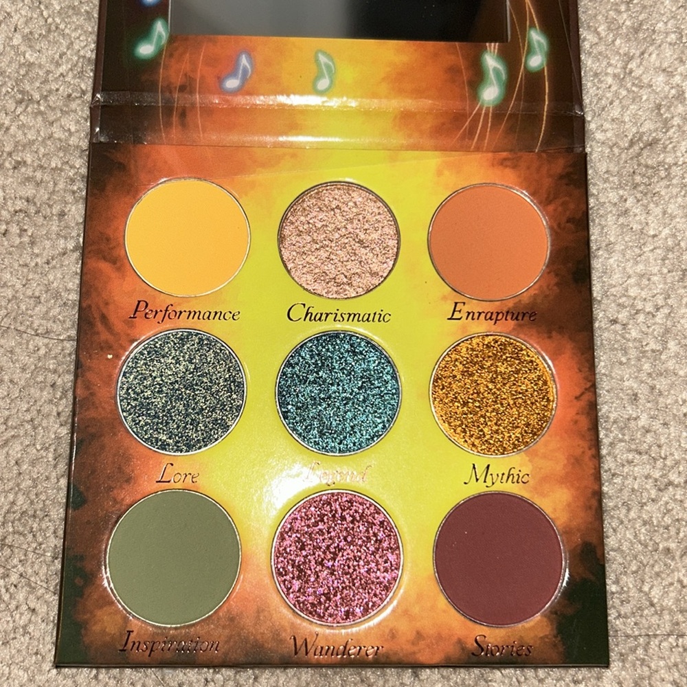 Fantasy Cosmetica Bard Eyeshadow Palette - Picture 3 of 3